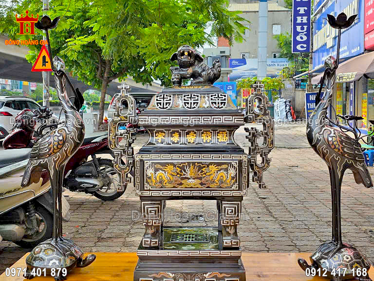 Bộ sản phẩm được nghệ nhân chế tác hoàn toàn thủ công truyền thống